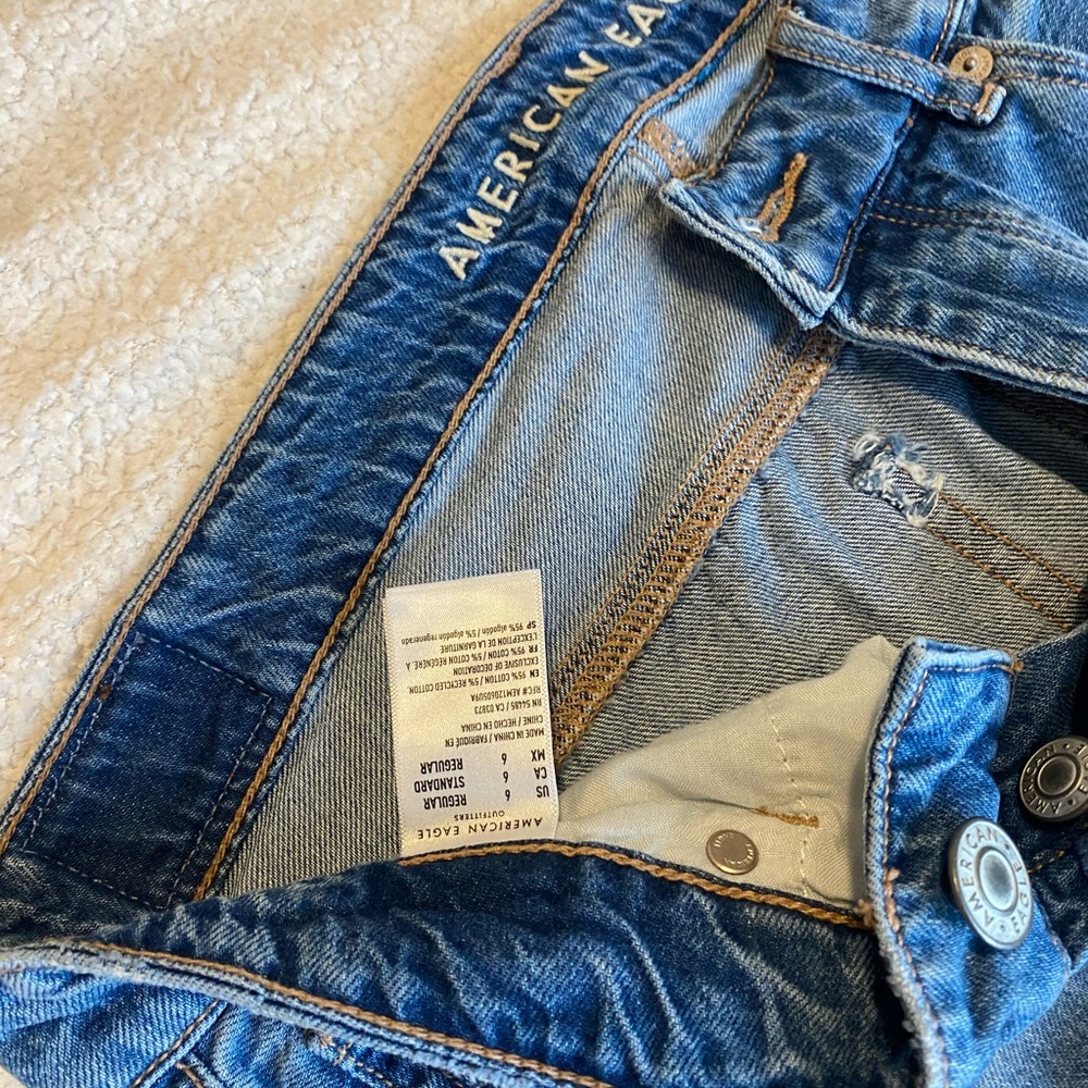 American Eagle Outfitters Medium Wash Blue Distressed Jeans - Picture 2 of 6